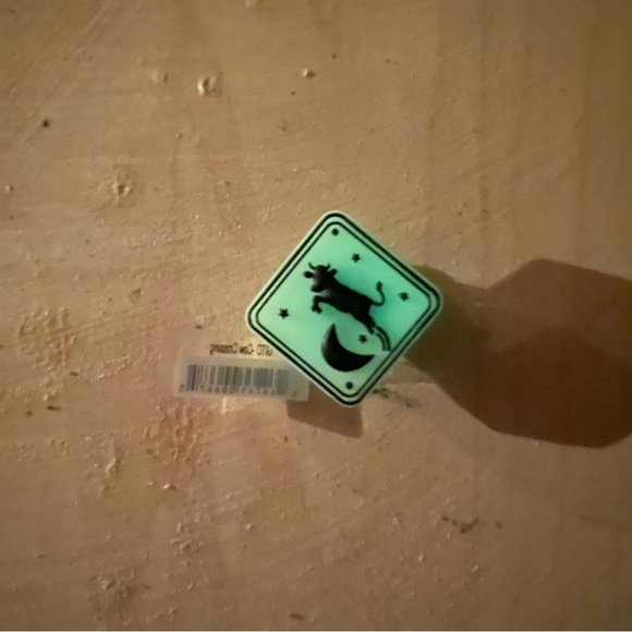 Glow In The Dark JIBBITZ Farm Animal Shoe Crocs Charms (NWT) READ - Picture 4 of 9